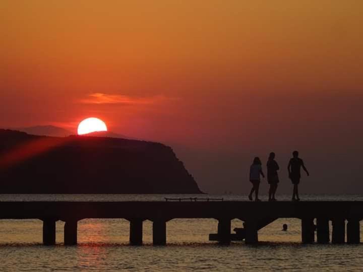 Sunset View Rooms 阿吉亚特拉萨 外观 照片