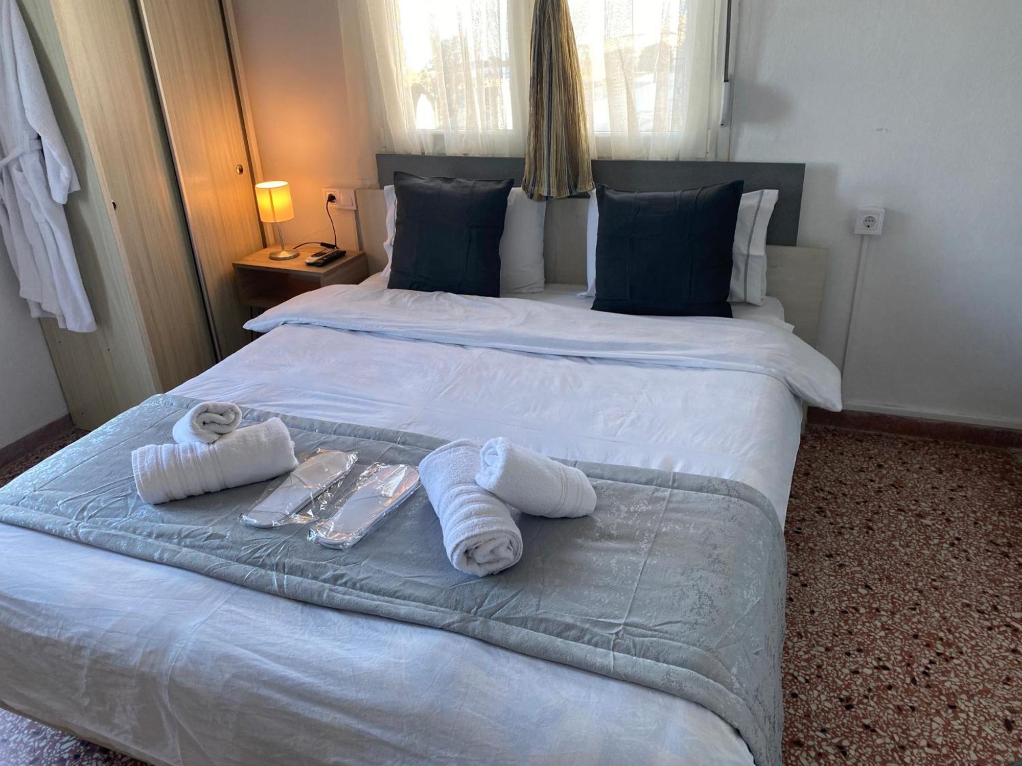 Sunset View Rooms 阿吉亚特拉萨 外观 照片